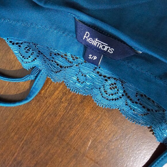 Reitman slip blue in color Size small Pattern at top and bottom of slip - Picture 5 of 5